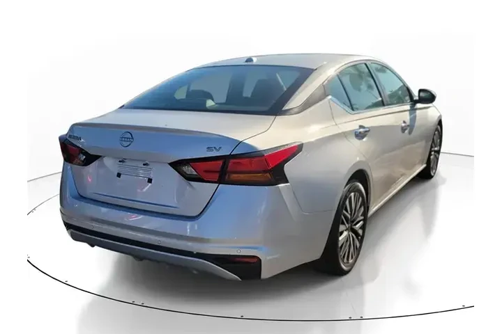 $16991 : Nissan Altima 2023 2.5 SV 4d image 4