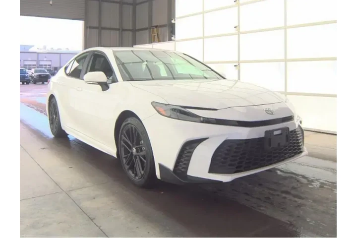 $27493 : Toyota Camry 2025 SE 4dr Sed image 4