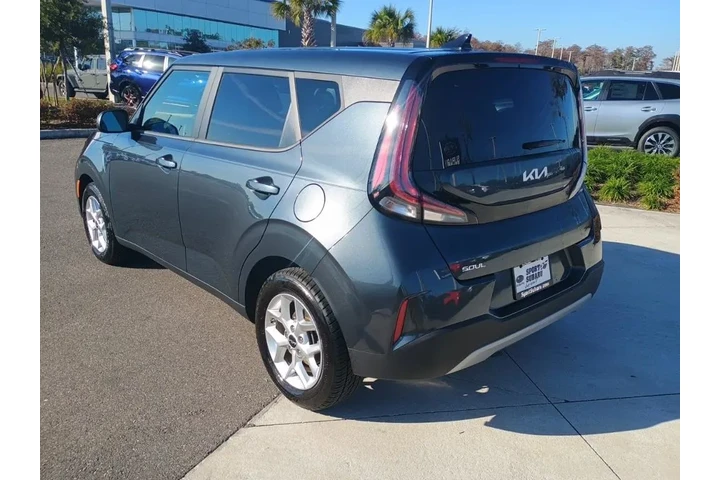 $15652 : Kia Soul 2023 LX 4dr Crossov image 7