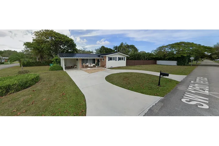 $1500 : Kendall Renta image 1