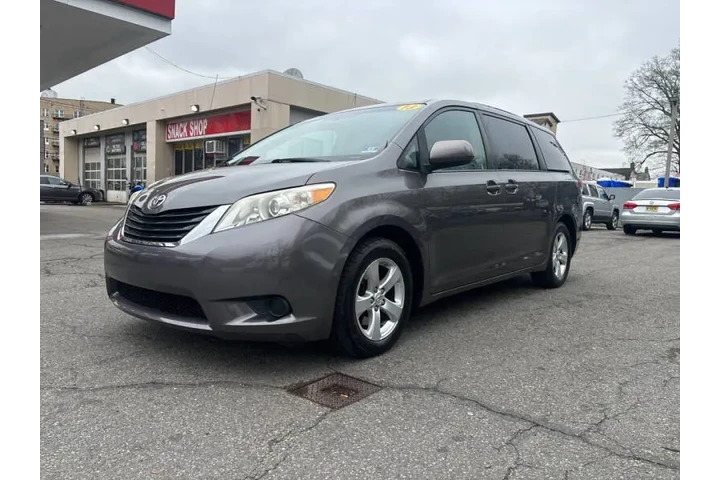 $12499 : 2013 Sienna LE 7-Passenger Au image 4