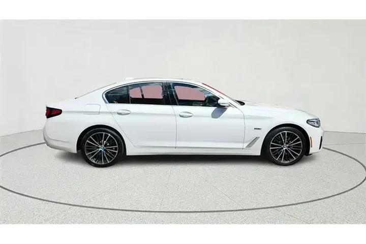 $30998 : BMW 5 Series 2023 530e 4dr S image 2