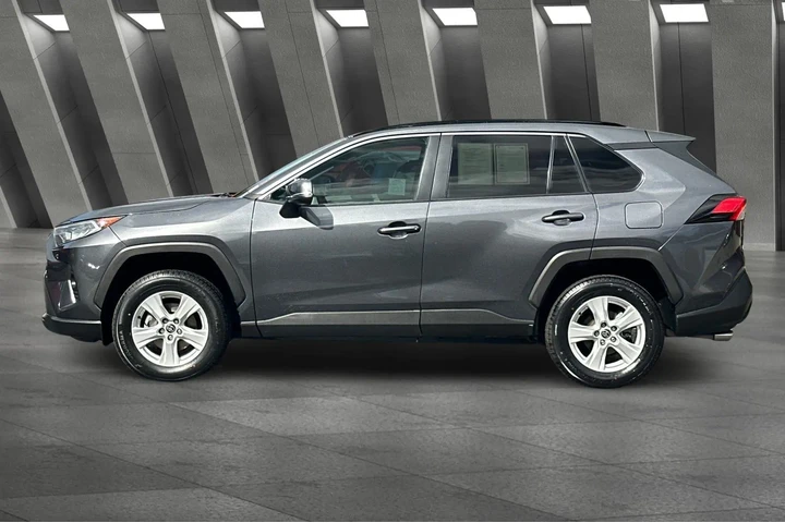 $25900 : Toyota RAV4 2021 AWD XLE 4dr image 10