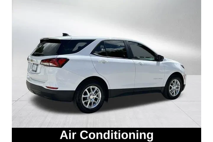 $18977 : Chevrolet Equinox 2023 LS 4d image 6