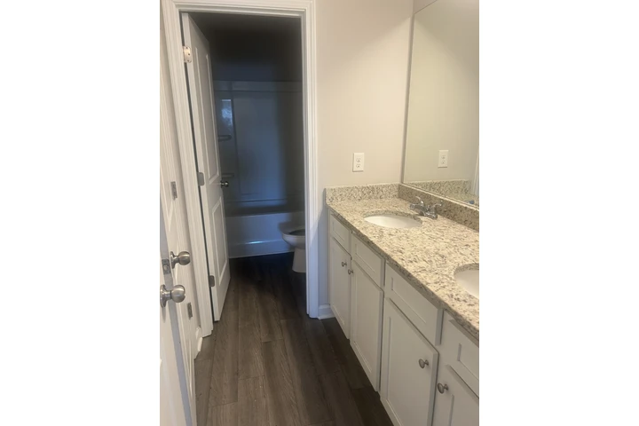 $550 : Rento 4 cuartos image 2