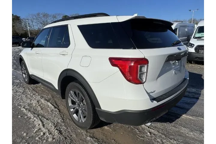 $31900 : Ford Explorer 2022 AWD XLT 4 image 4