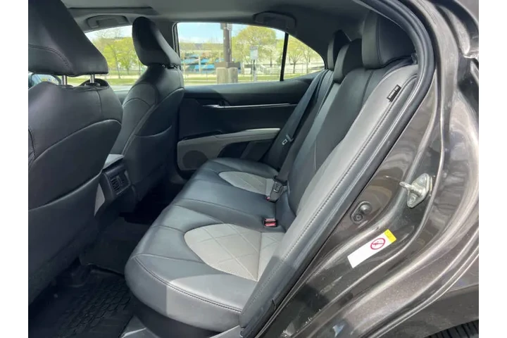 $19500 : 2019 Camry Hybrid XLE image 10