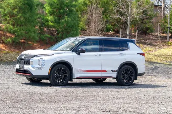 $24995 : Mitsubishi Outlander 2023 AW image 3