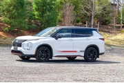 $24995 : Mitsubishi Outlander 2023 AW thumbnail