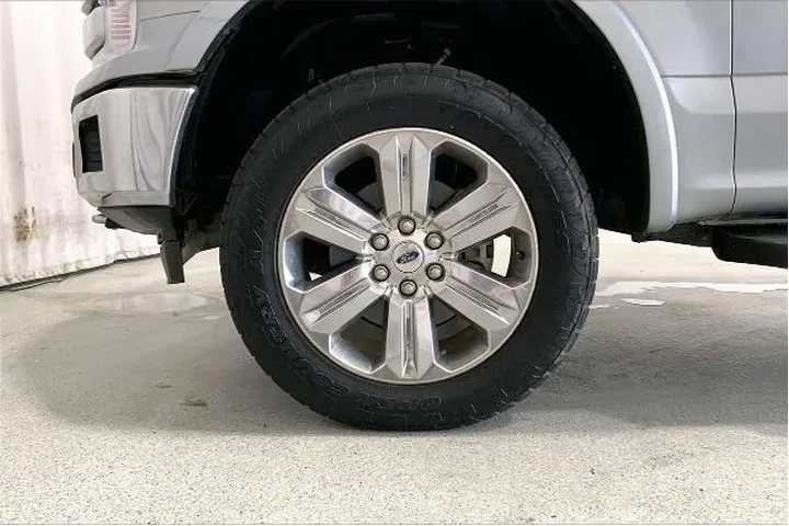 $28952 : Ford F-150 2020 4x4 Lariat 4 image 6