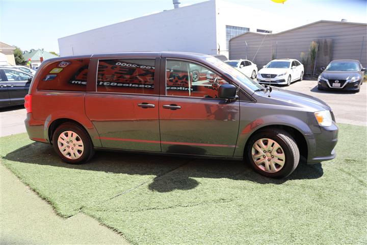 $12999 : 2019 DODGE GRAND CARAVAN SE image 4