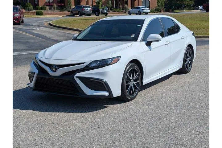Toyota Camry 2023 SE 4dr Sed image 1