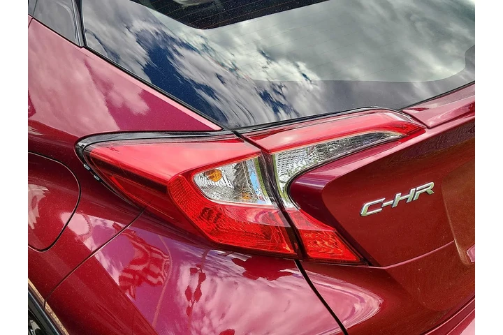 $17995 : Toyota C-HR 2018 XLE Premium image 2