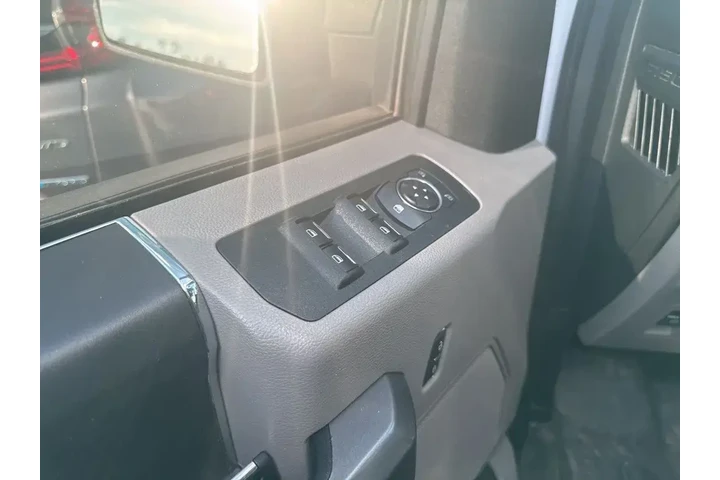 $23471 : Ford F-150 2018 4x2 XLT 4dr image 8