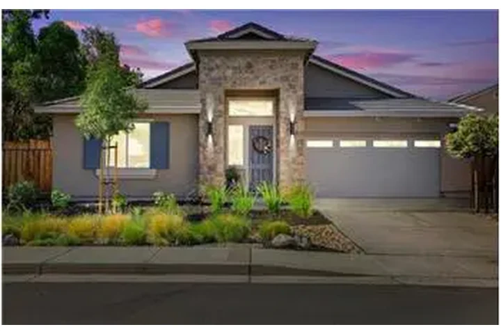 $3600 : Rental property with 4 bedro image 1