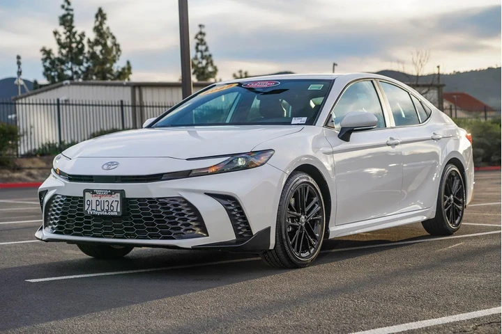 $30491 : Toyota Camry 2025 SE 4dr Sed image 6