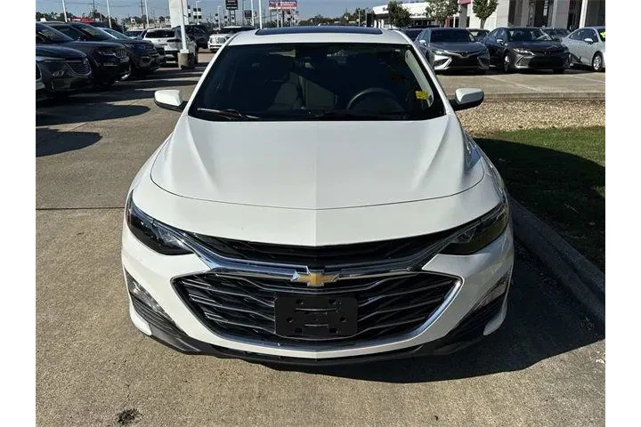 $19570 : Chevrolet Malibu 2024 LT 4dr image 2