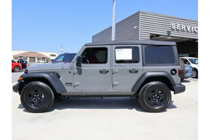 $25397 : Jeep Wrangler Unlimited 2022 image 2