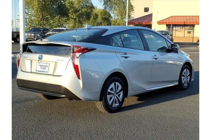 $19899 : Toyota Prius 2017 Three 4dr image 1