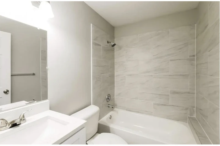 $2700 : Affordable for move in image 5