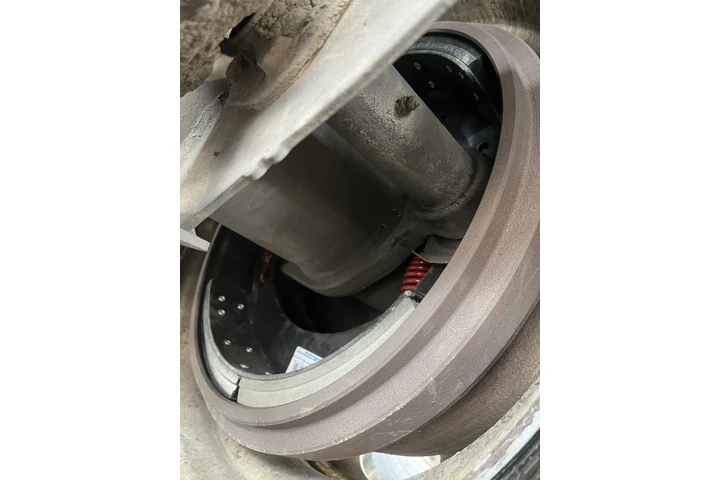 Truck and tráiler repair image 1