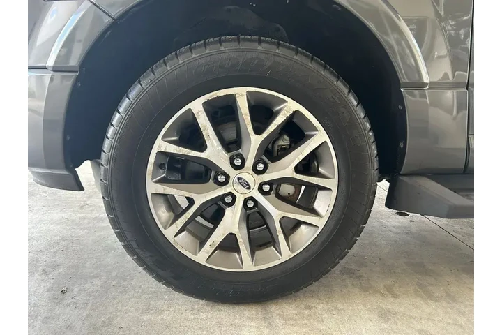 $16675 : Ford Expedition 2017 4x2 XLT image 5