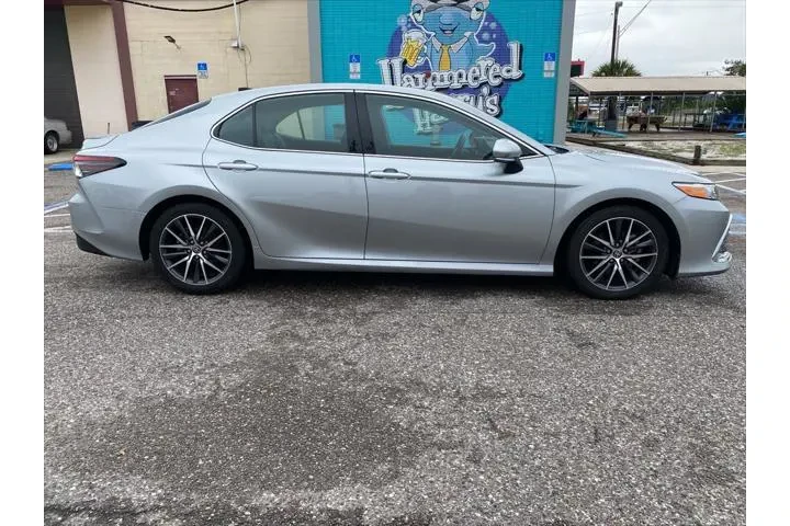 $22406 : Toyota Camry 2022 XLE 4dr Se image 2