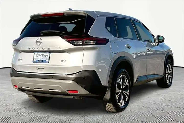 $21275 : Nissan Rogue 2023 SV 4dr Cro image 2