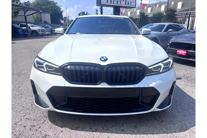 2023 BMW 330i 330i MSPORT image 3