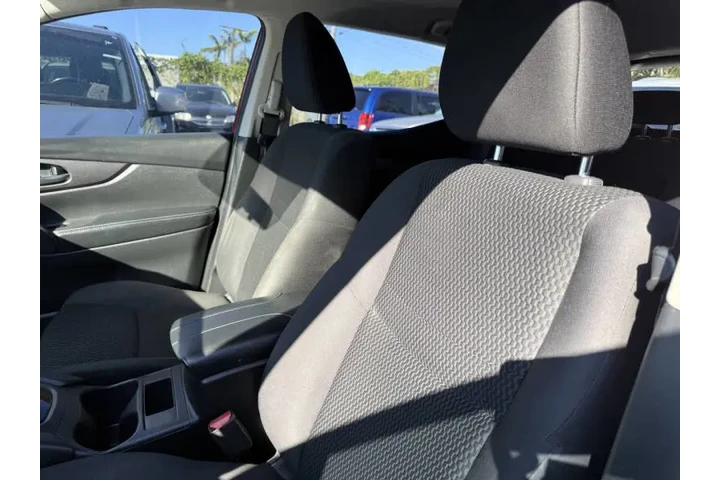 $6300 : 2017 Rogue Sport SL image 6