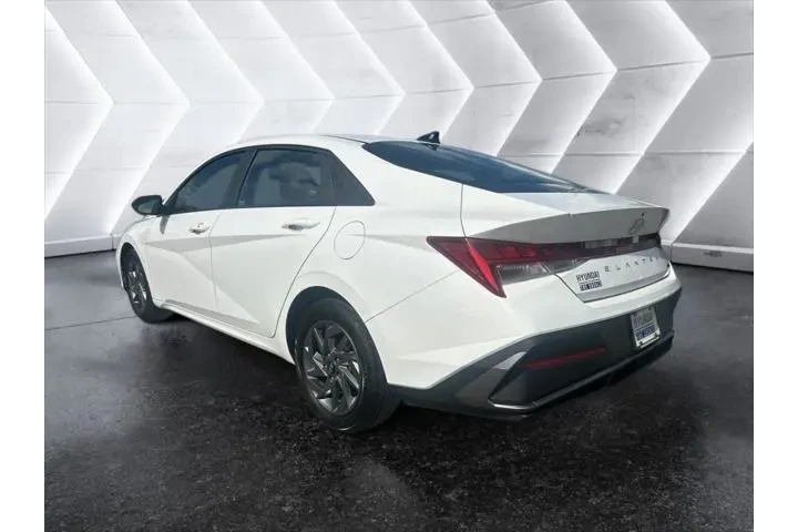 $21995 : Hyundai ELANTRA Hybrid 2024 image 2