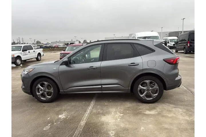 $22591 : Ford Escape 2023 ST-Line 4dr image 6
