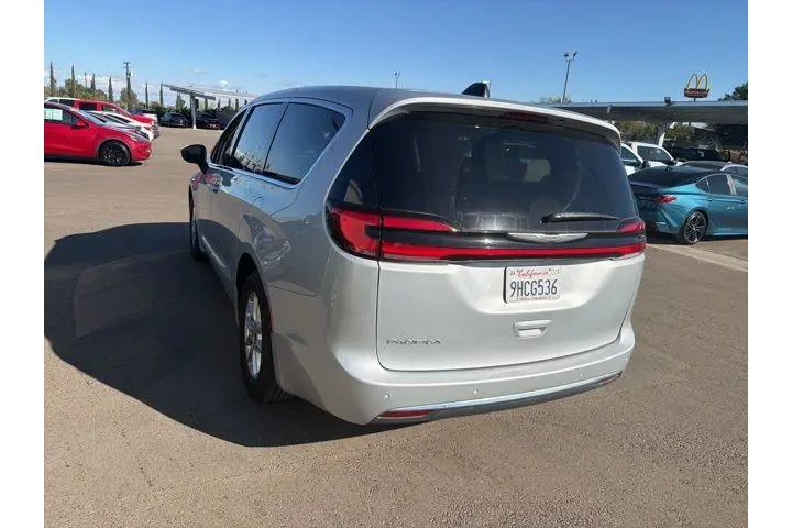 $23900 : Chrysler Pacifica 2023 Touri image 3