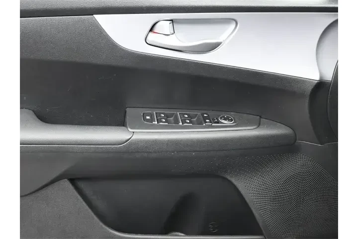 $16901 : Kia Forte 2024 LX 4dr Sedan image 7