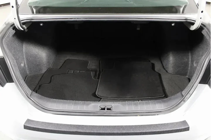 $17987 : Nissan Altima 2023 2.5 SV 4d image 10