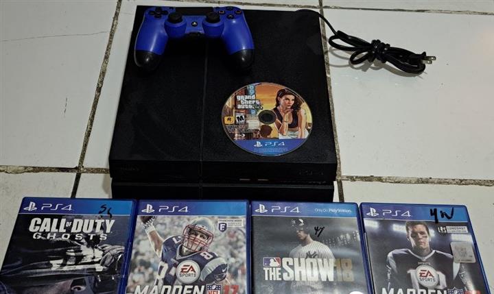 $4500 : PLAYSTATION4 CON 11 JUEGOS Y image 4