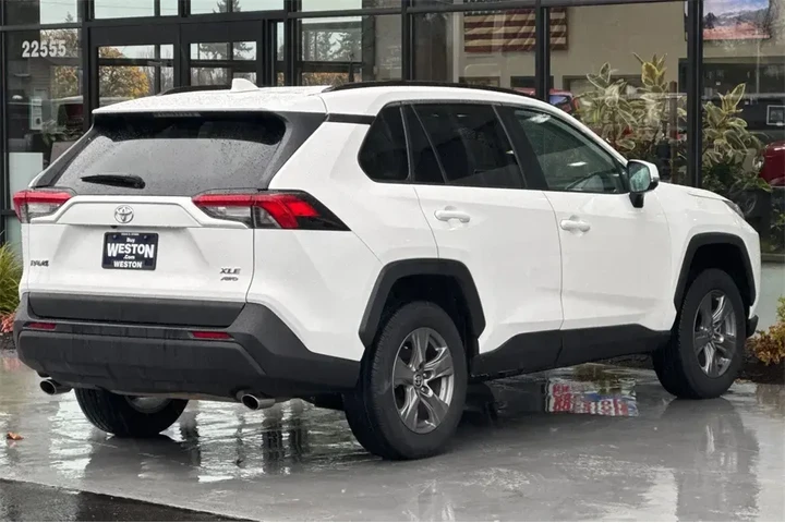 $29923 : Toyota RAV4 2024 AWD XLE 4dr image 4