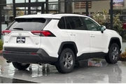 $29923 : Toyota RAV4 2024 AWD XLE 4dr thumbnail
