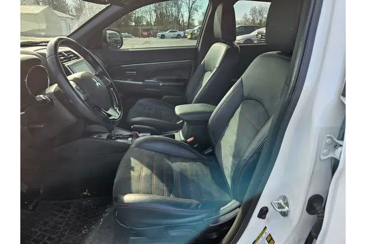 $16000 : Mitsubishi Outlander Sport 2 image 10