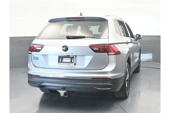 $17995 : Volkswagen Tiguan 2023 SE 4d image 5