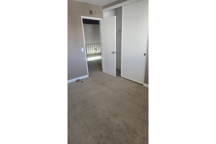 $950 : Se rentan 2 recamaras en FV image 4