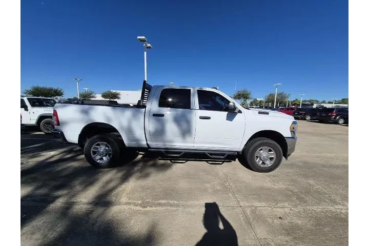 $38981 : Ram 2500 2022 4x4 Tradesman image 4