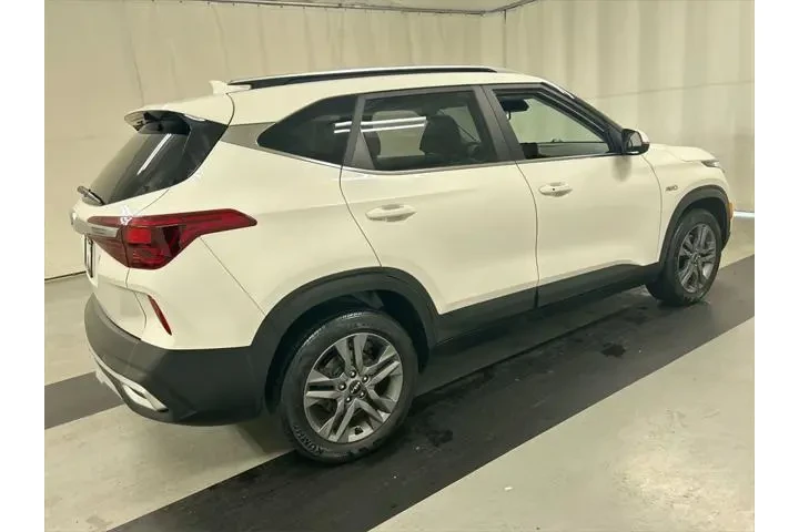 $26790 : Kia Seltos 2023 AWD S 4dr SU image 2