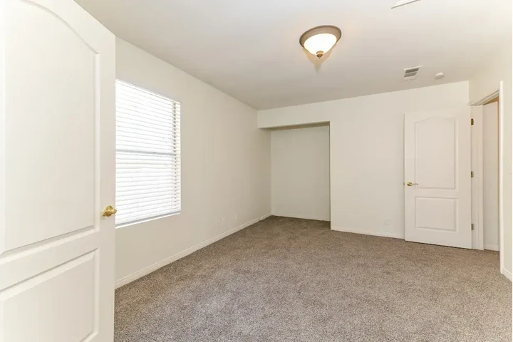 $1680 : 5Bedroom And 3Bathroom image 9