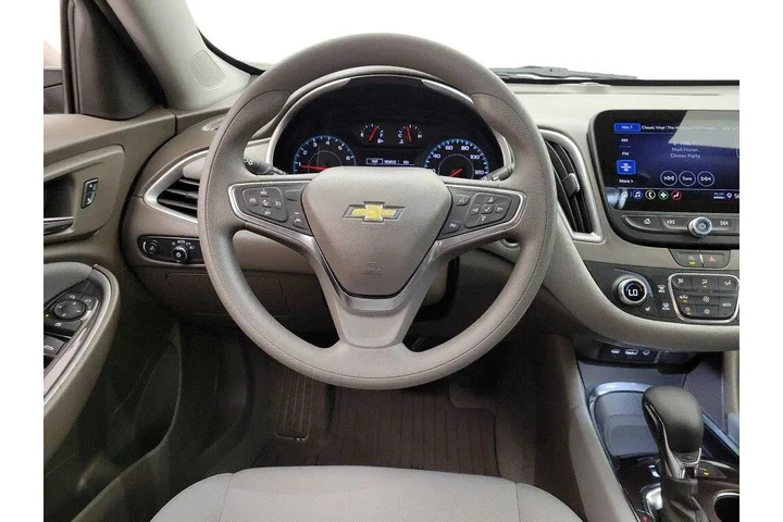 $23998 : Chevrolet Malibu 2025 LT 4dr image 10