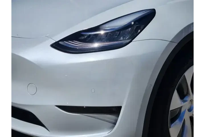 $27880 : Tesla Model Y 2021 AWD Long image 9