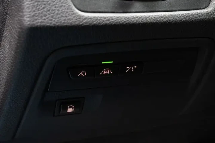 $14313 : BMW 3 Series 2017 330e iPerf image 8