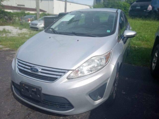 $7800 : 2013 Fiesta SE image 8