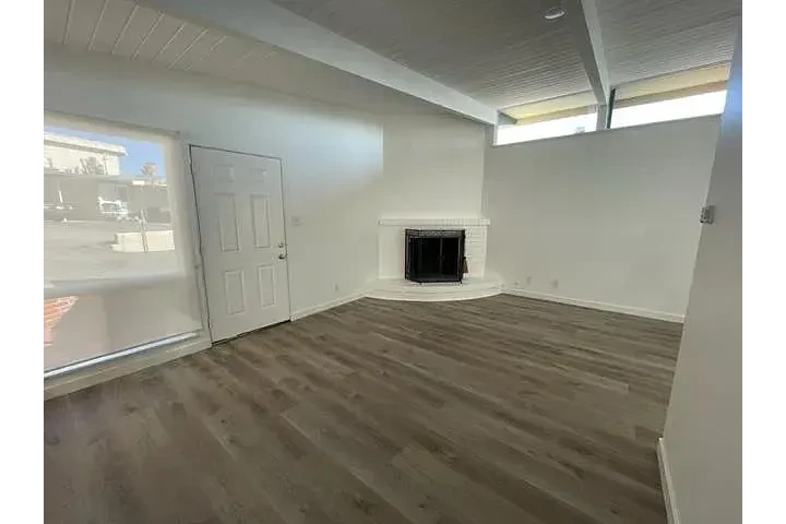 $1100 : Casa transitable en Monrovia image 2