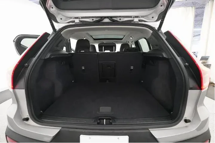 $32498 : Volvo XC40 2025 AWD B5 Core image 10